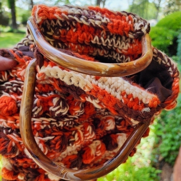 Vintage 70's Crochet Handbag with Arclyic Handles. Like New - Picture 2 of 3